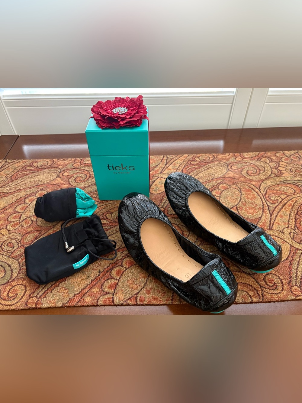 Tieks Obsidian Black Croc Patent Ballet Flats Size 7  Like New